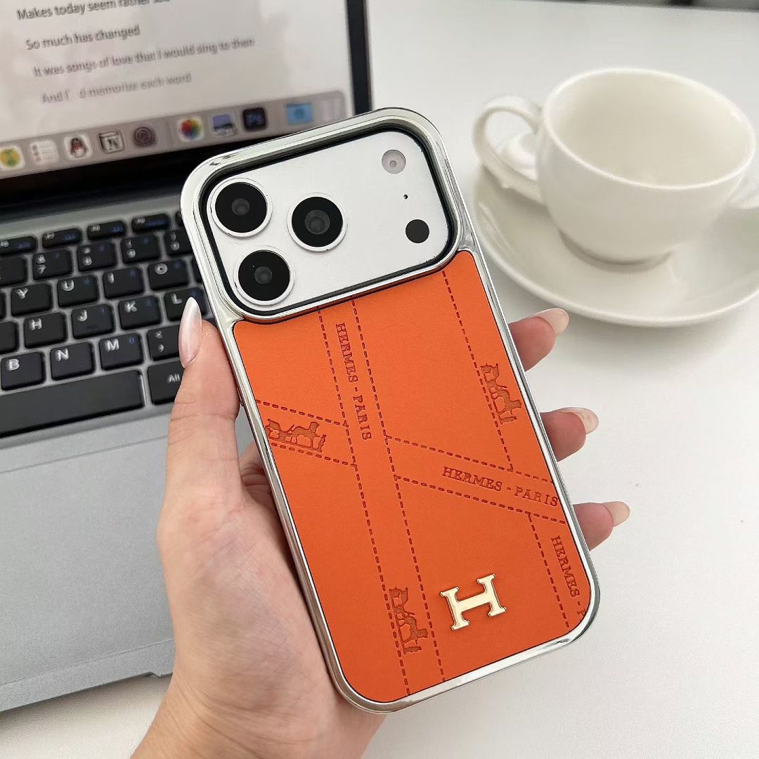 Hermès H accent case for iPhone 17 Pro Max – detail