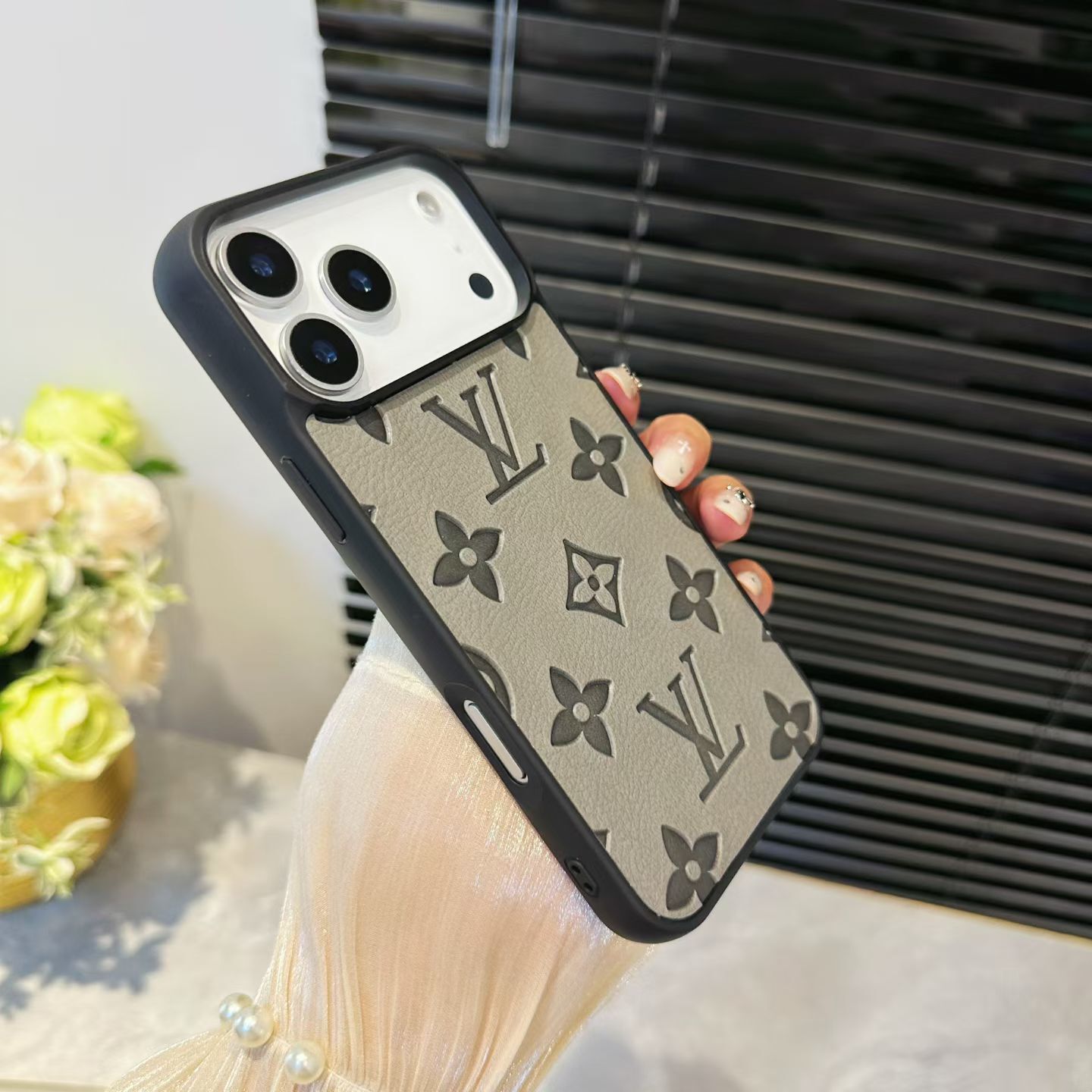 Fashion Louis Vuitton iPhone 17 Pro Max case 