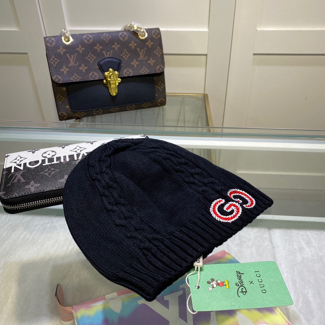 Gucci embroidered logo beanie