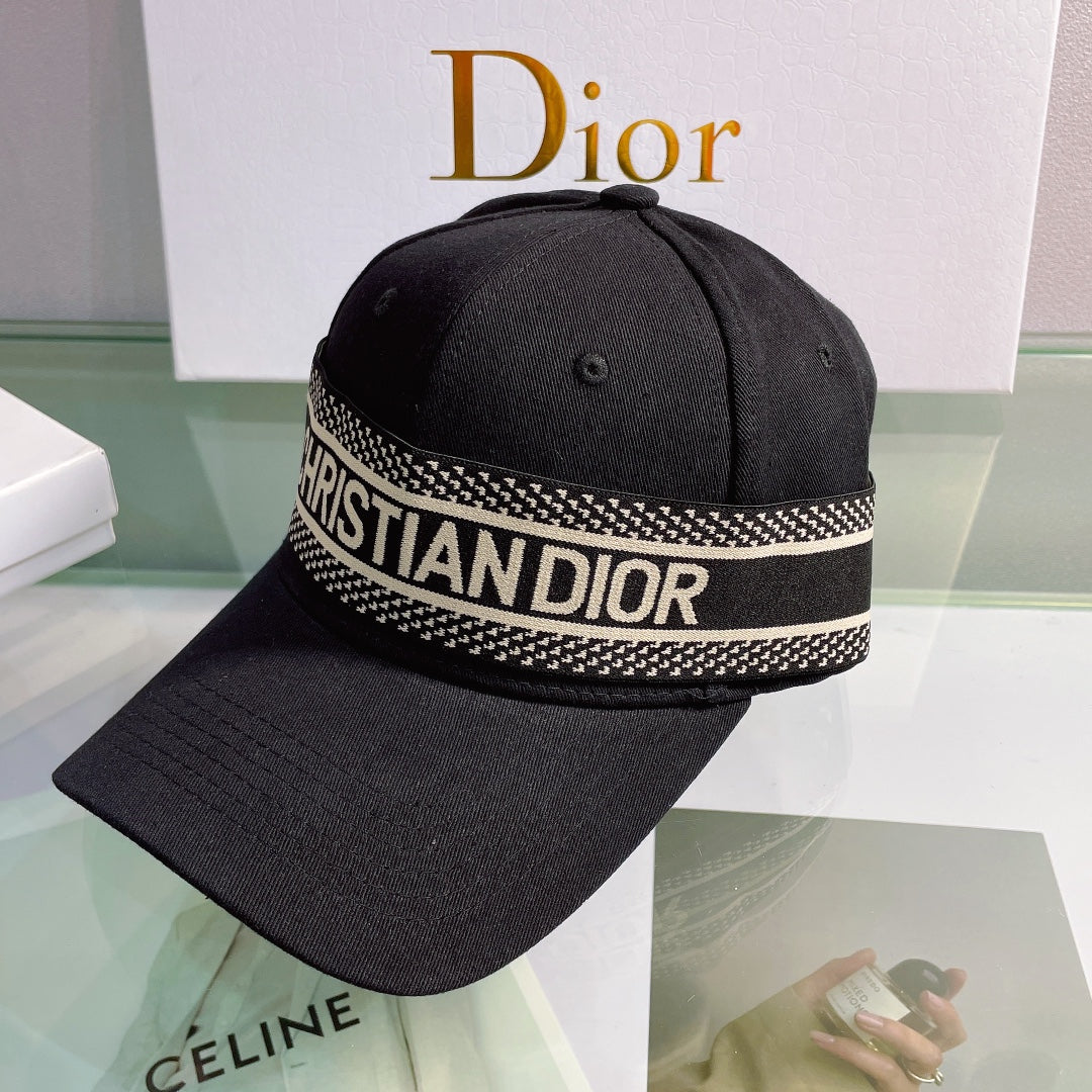 Luxury Dior Oblique baseball cap front view