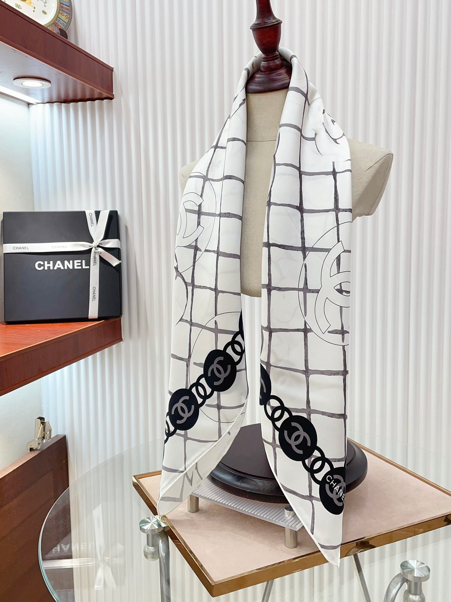 Chanel CC Monogram Camellia Square Silk Scarf for Women – product image 13