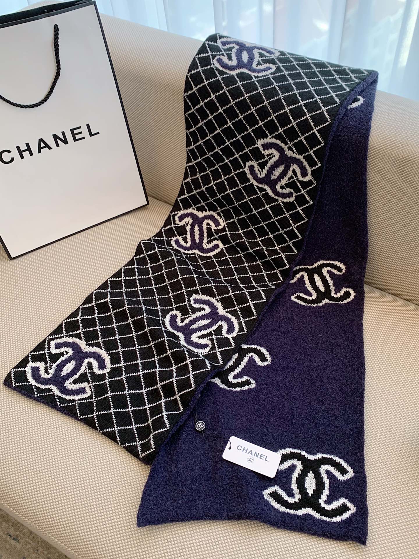 Chanel CC Monogram Rhombus Double-Sided Cashmere Knitted Scarf for Women – product image 2