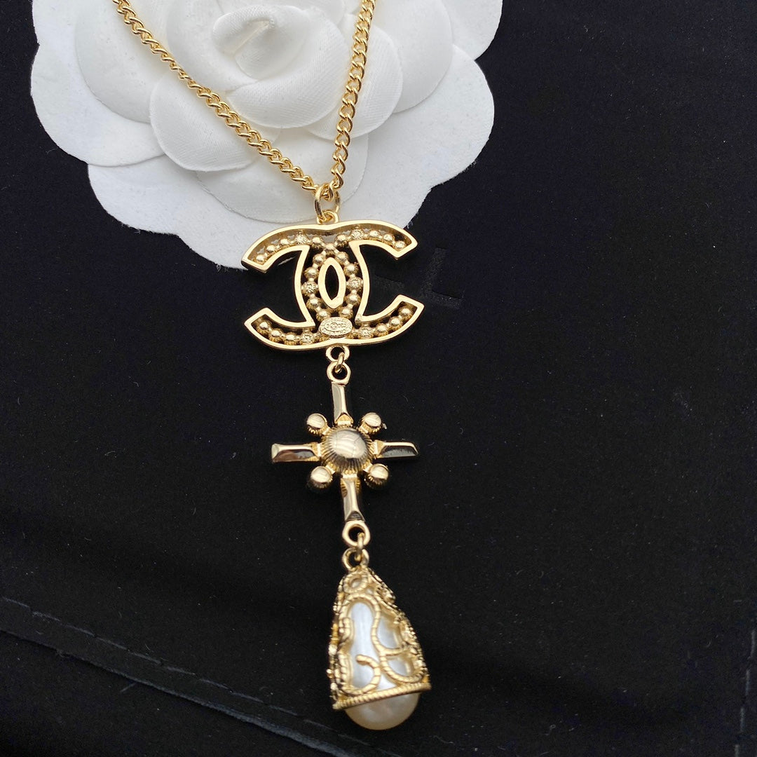 Chanel Commemorative Pearl Necklace – Luxury Designer Jewelry – product image 4