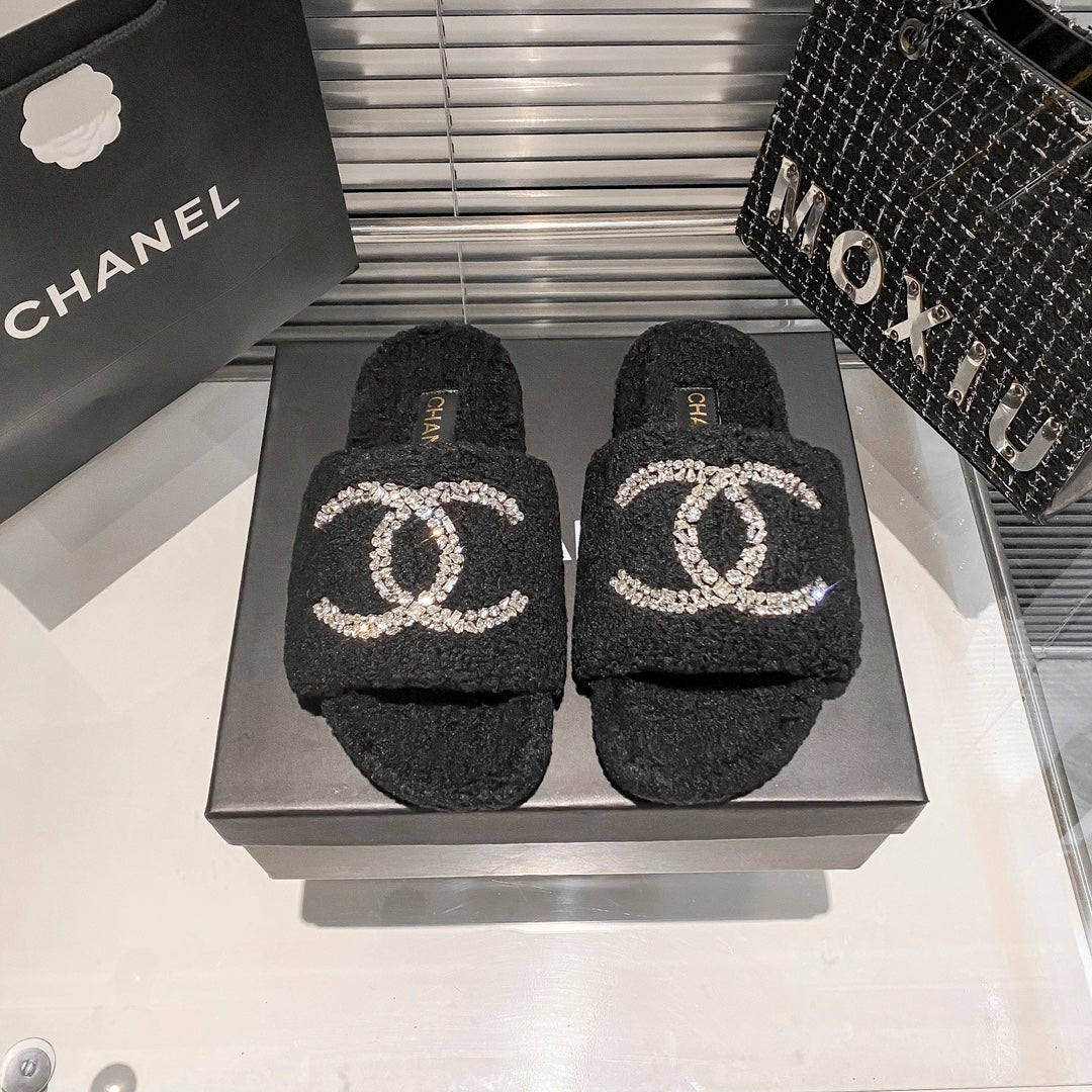 Chanel Diamond Logo Flat Fur Slippers – slippers product image 4