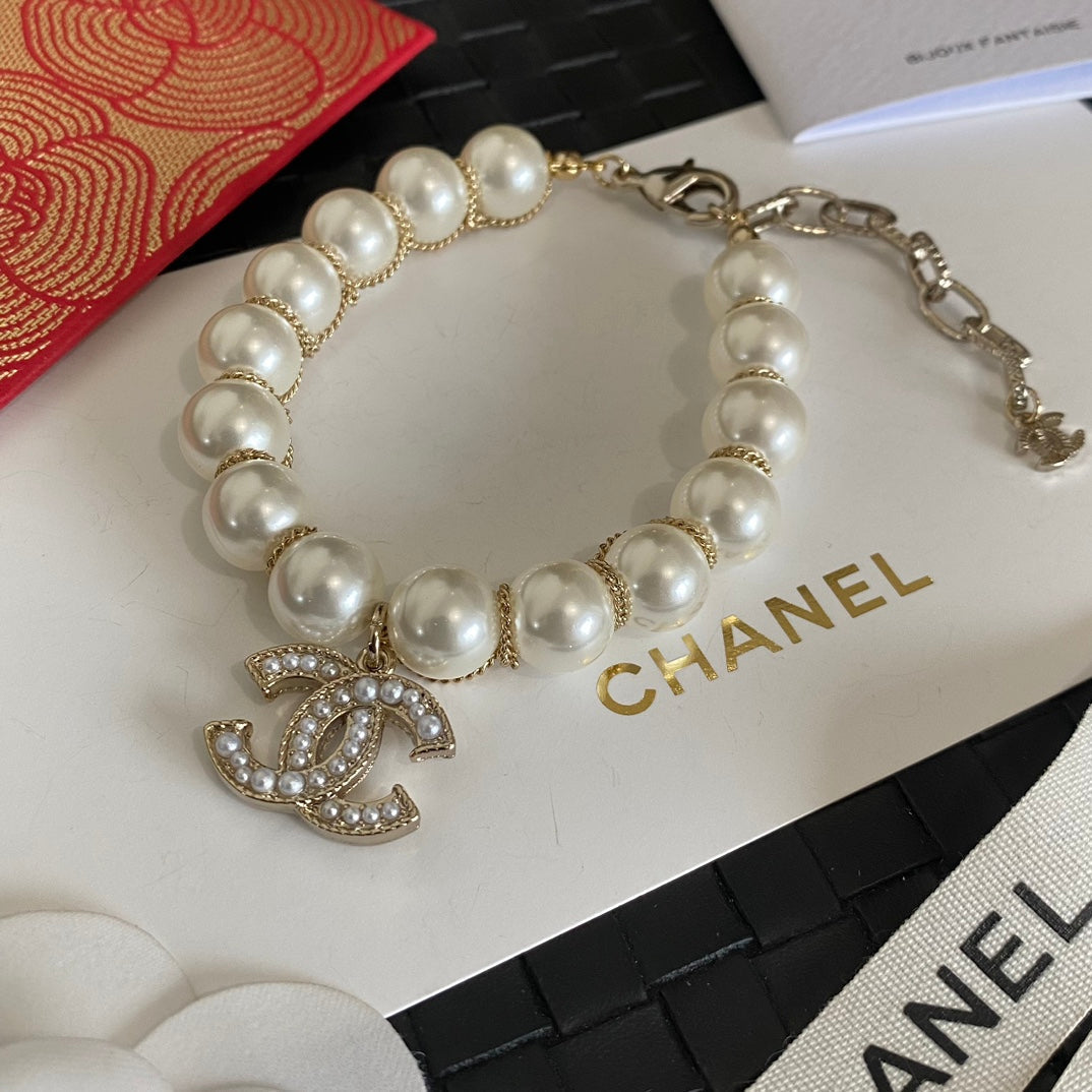 Chanel Elegant Pearl Bracelet – Luxury Jewelry – product image 1