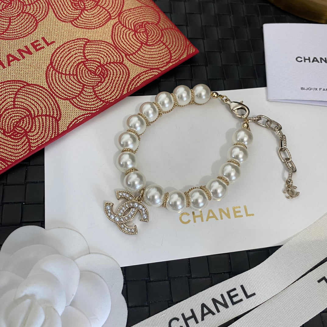 Chanel Elegant Pearl Bracelet – Luxury Jewelry – product image 2