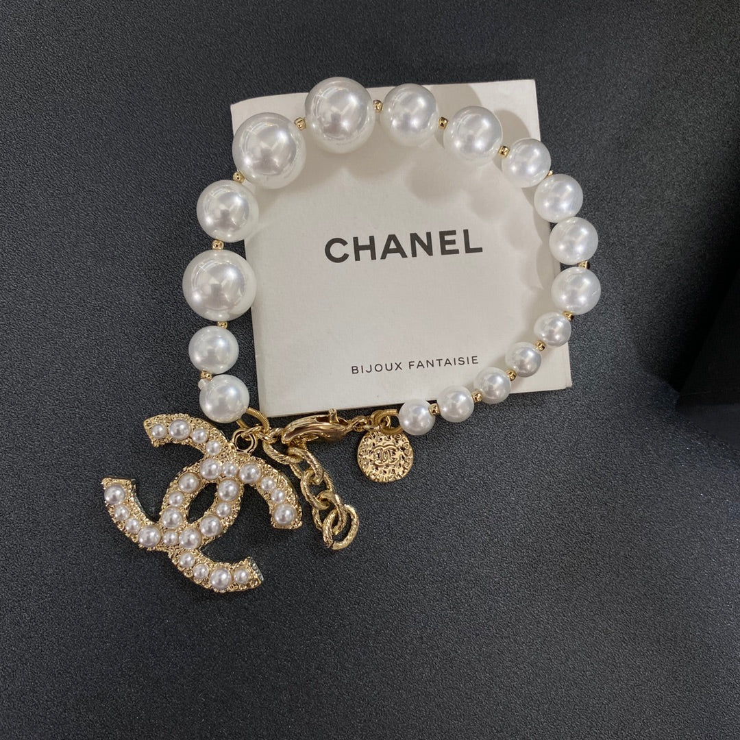 Chanel Elegant Pearl Bracelet – Luxury Jewelry – product image 5