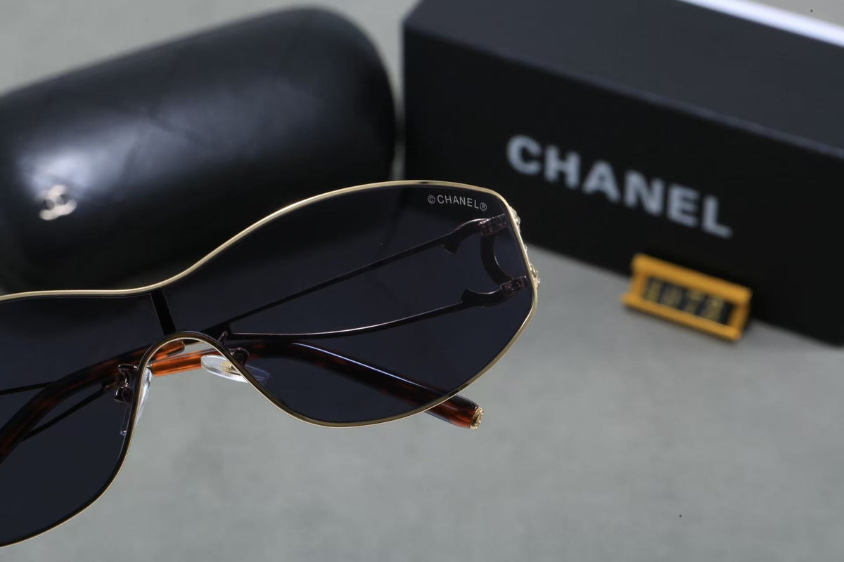Chanel Oversized metal and diamond-encrusted Polarized Sunglasses for Unisex – product image 7