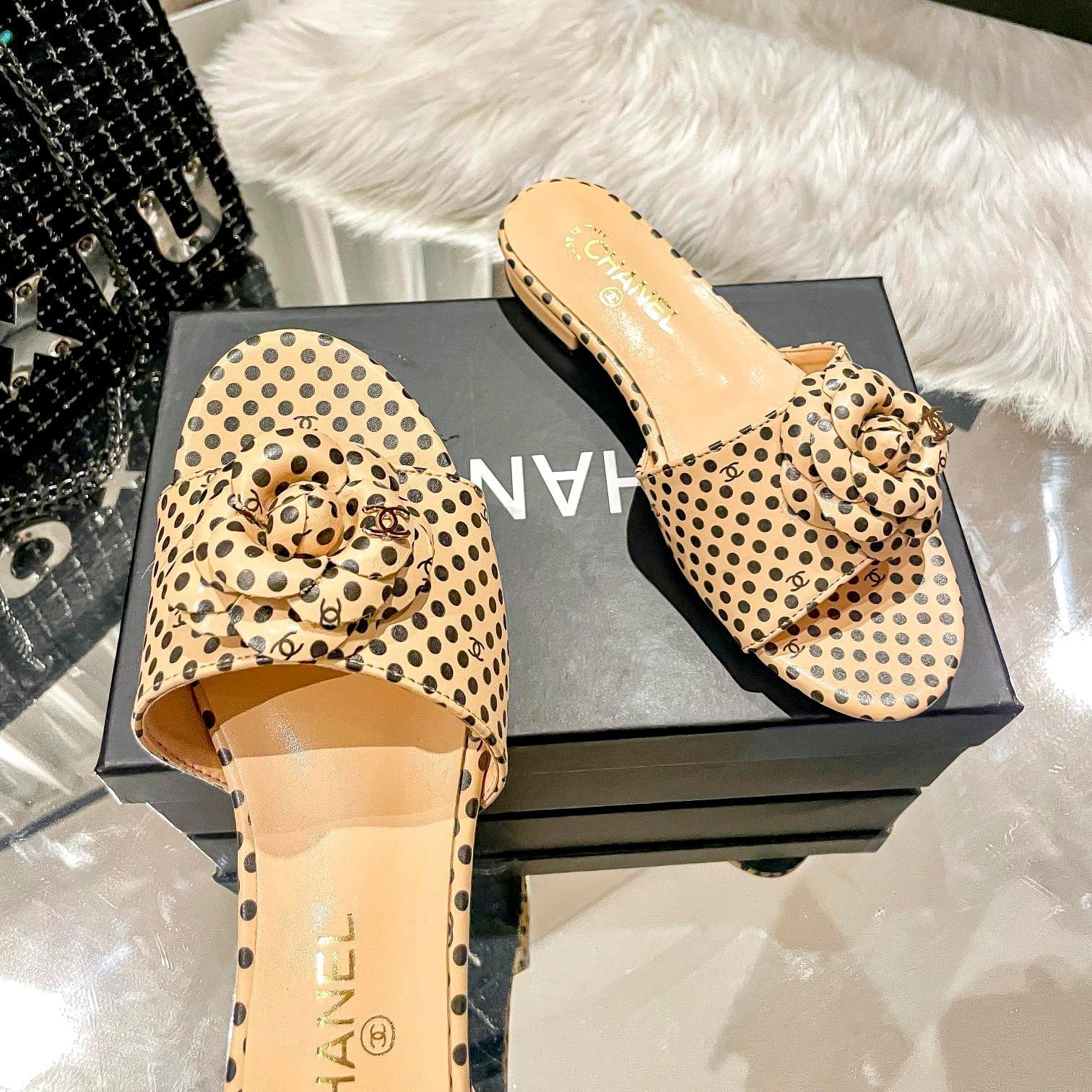 Chanel Retro Polka Dot Flat Slippers – slippers product image 13