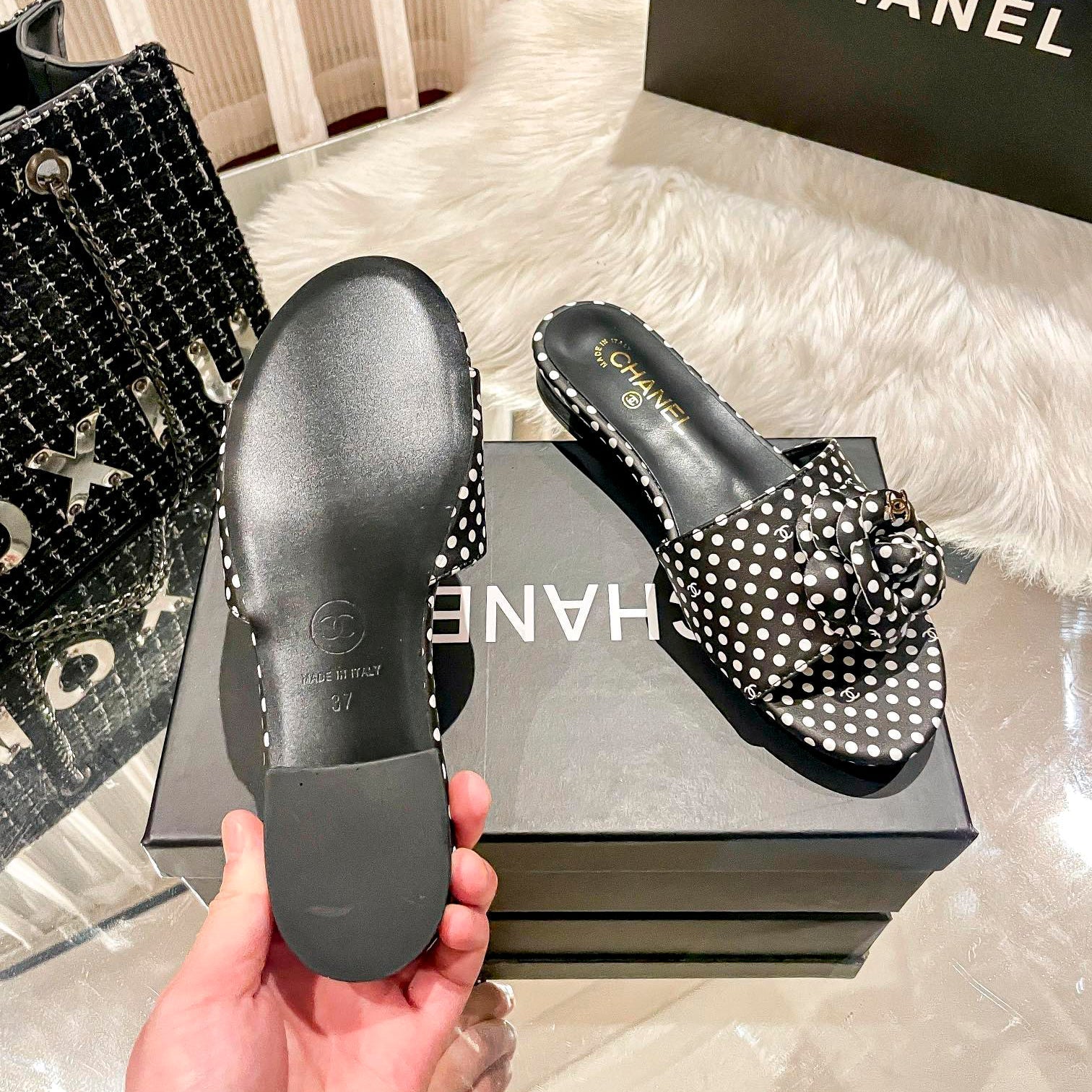 Chanel Retro Polka Dot Flat Slippers – slippers product image 14