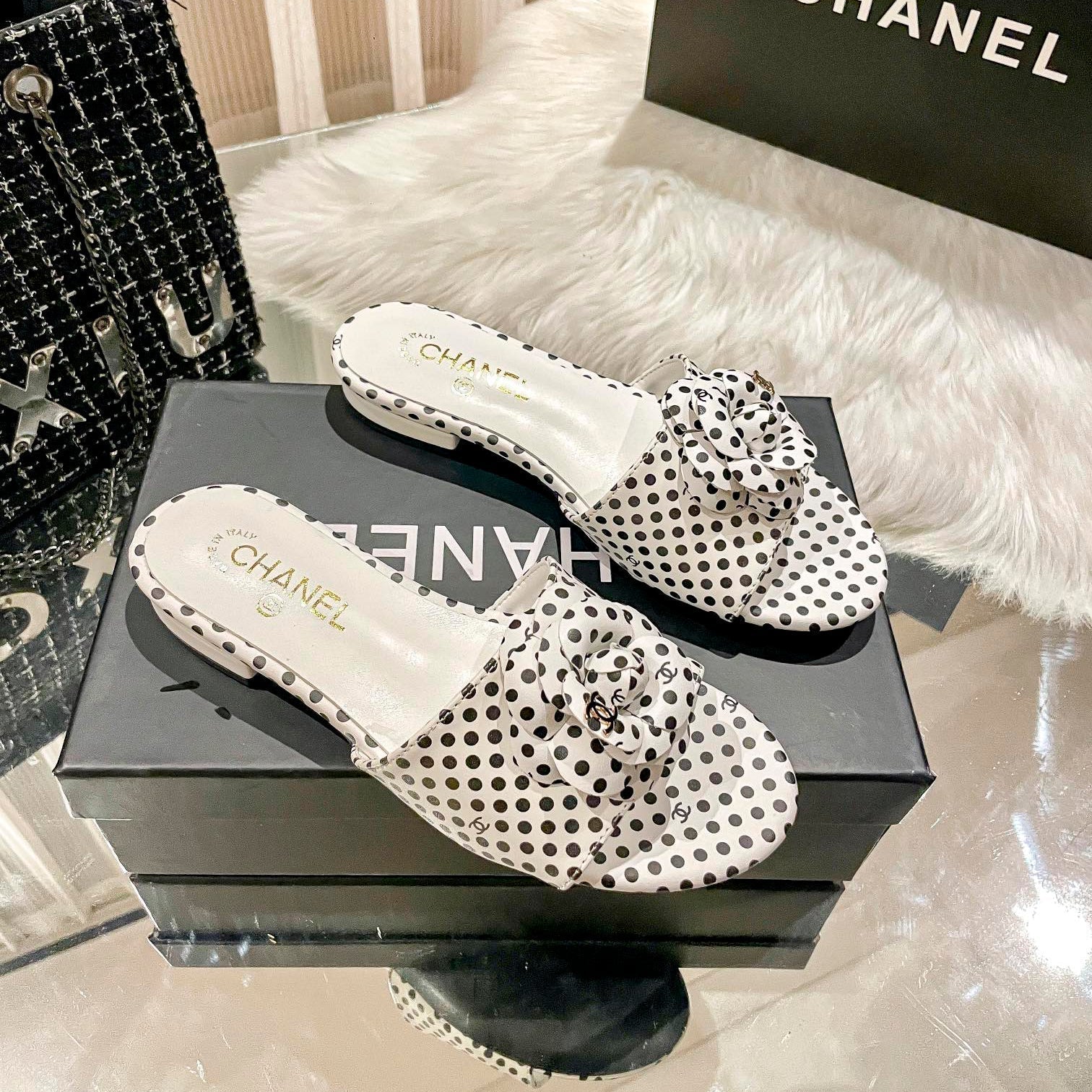Chanel Retro Polka Dot Flat Slippers – slippers product image 2