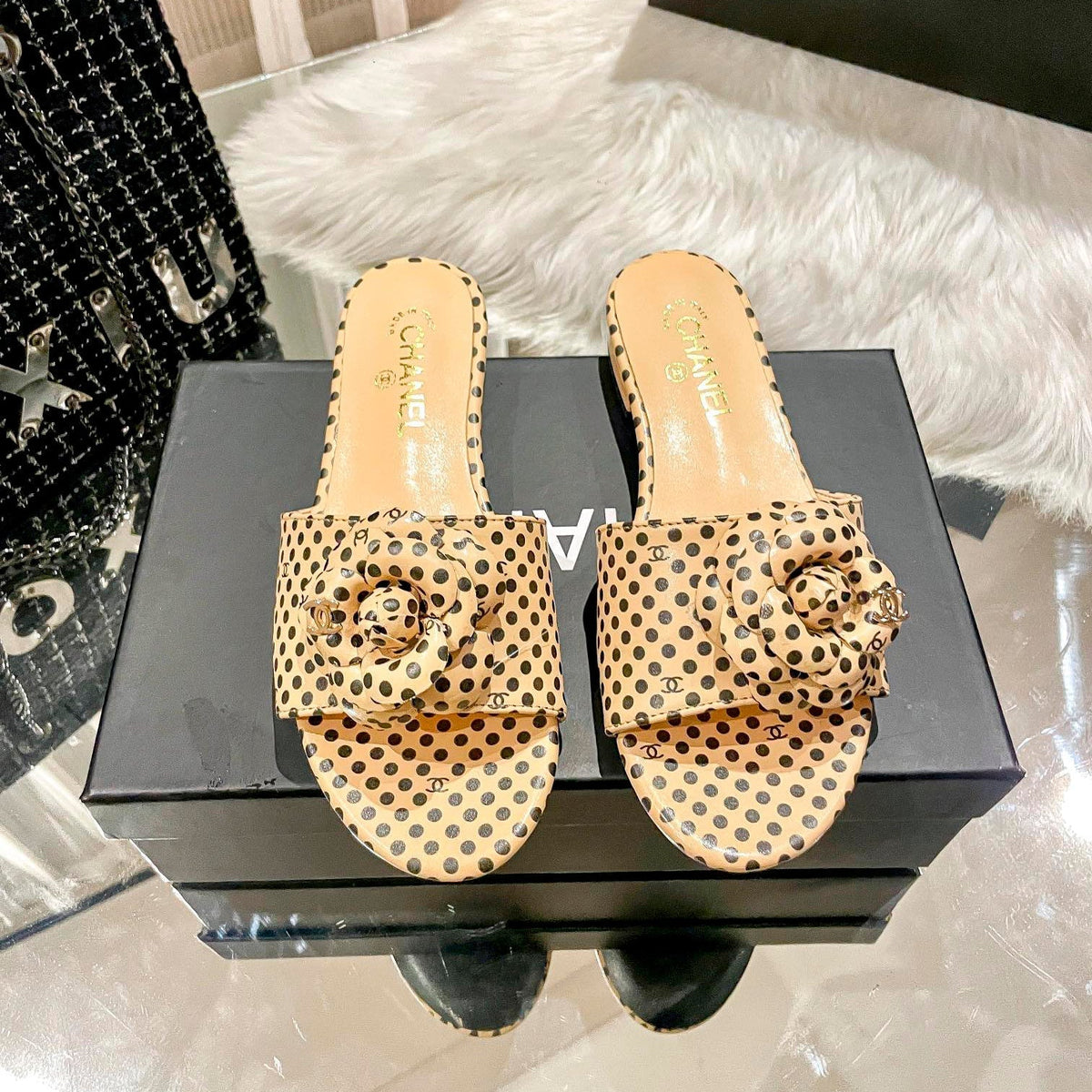 Chanel Retro Polka Dot Flat Slippers – slippers product image 6
