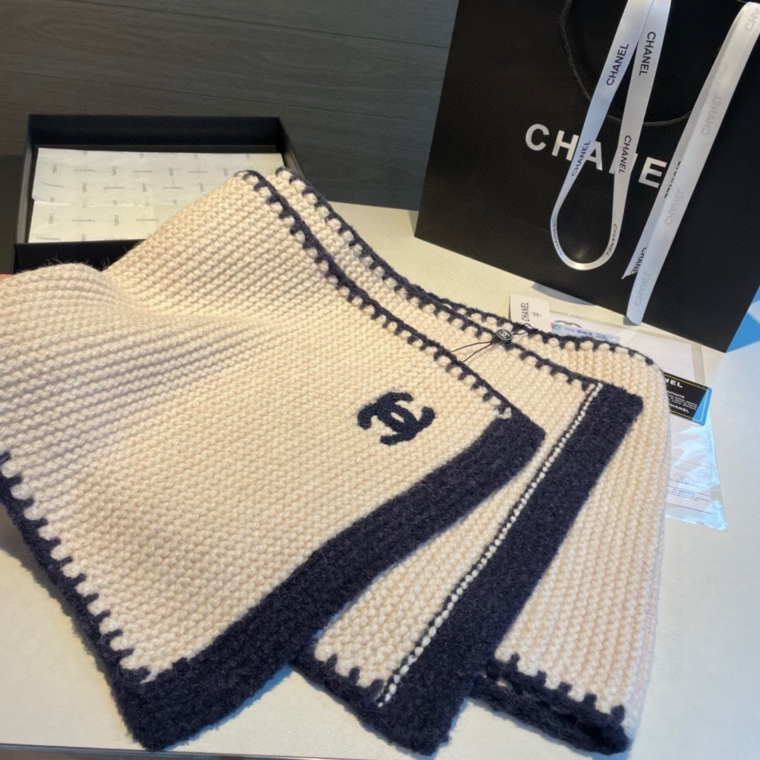 Chanel Solid Color Logo Cashmere Knit Scarf for Women – product image 3
