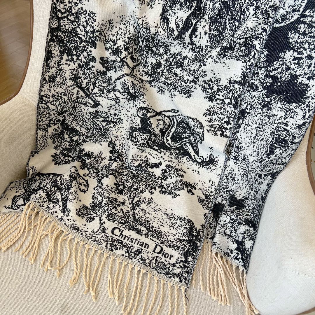 Dior Premium Woven Animal Print Retro Scarf for Women – product image 1