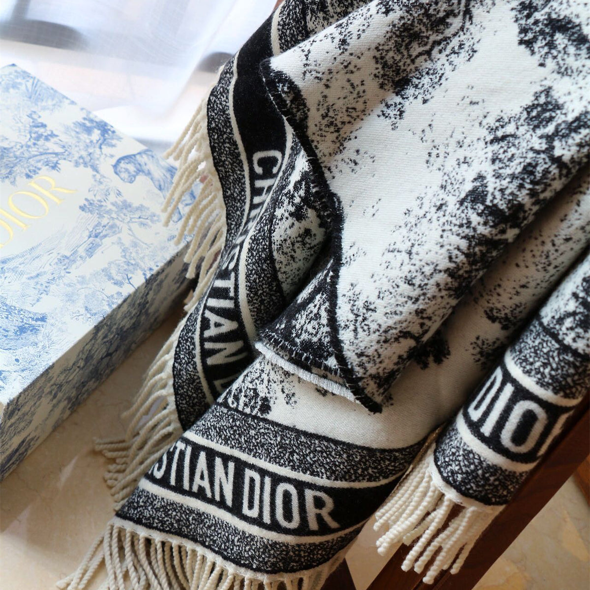 Dior Premium Woven Classic landscape painting pattern scarf for Women – product image 4