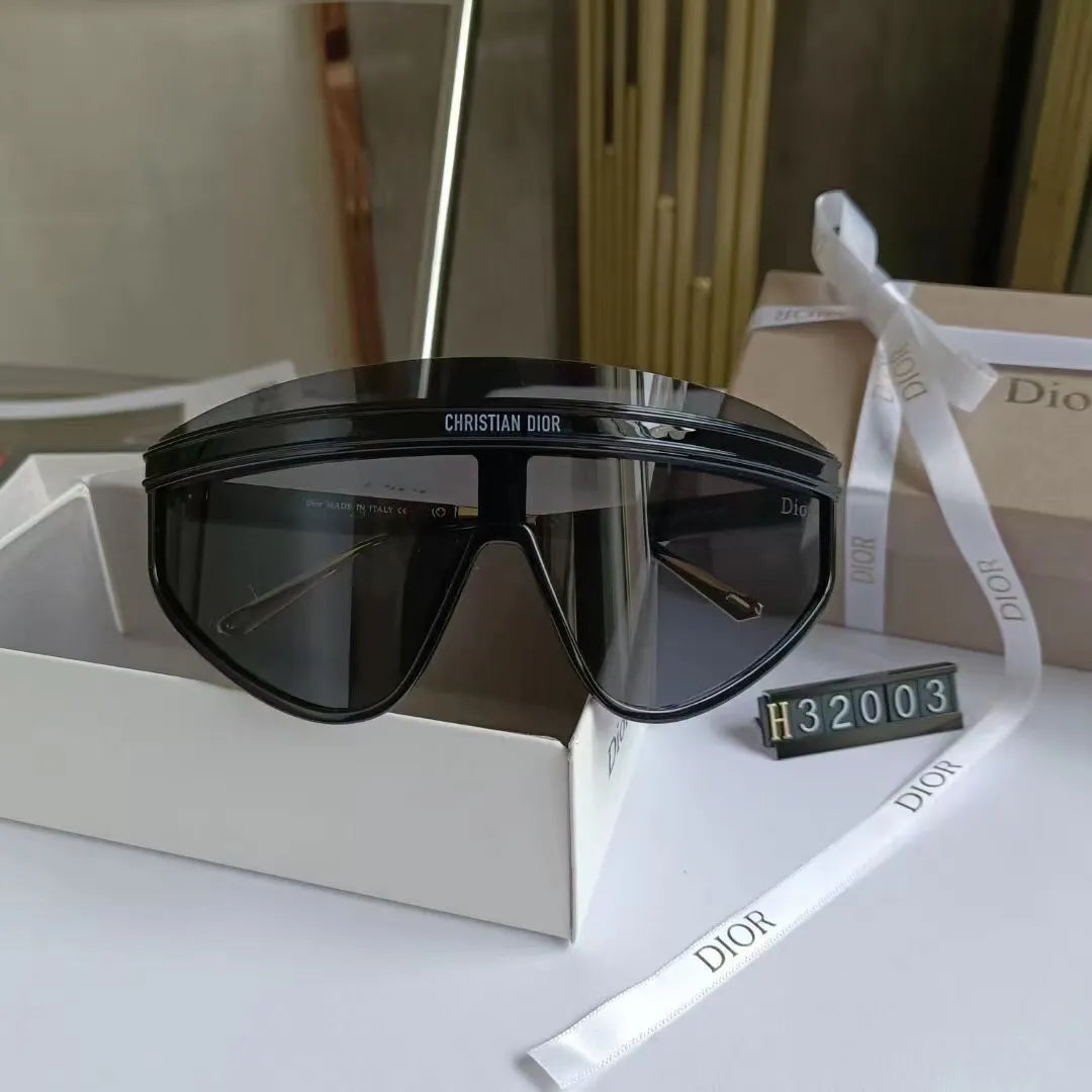 Dior Rectangular Oversized Watermark Sunglasses for Unisex – product image 4