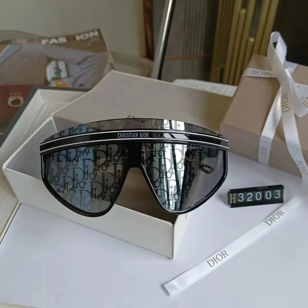 Dior Rectangular Oversized Watermark Sunglasses for Unisex – product image 5