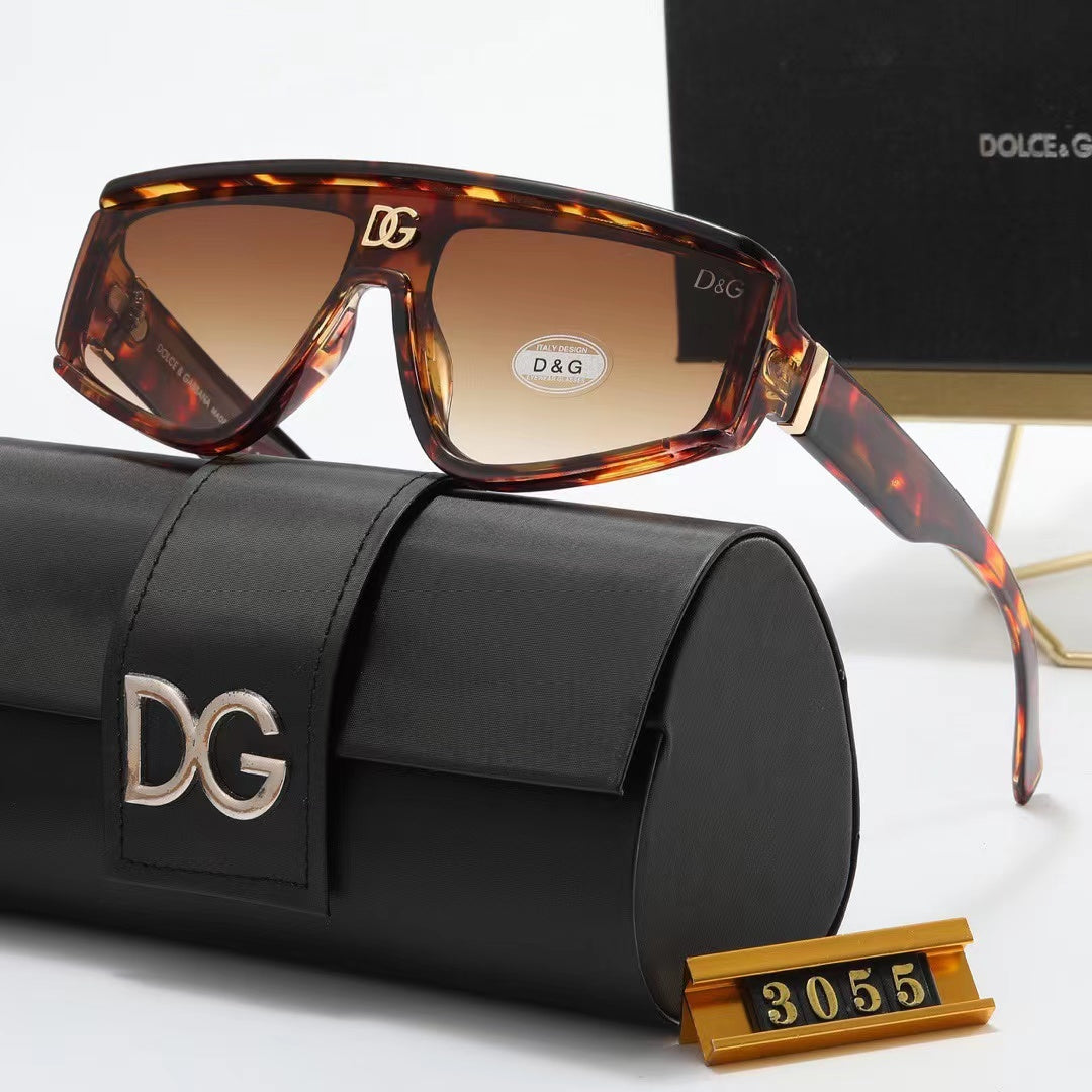 Dolce & Gabbana Oversized Shield Polarized Sunglasses for Unisex – product image 3