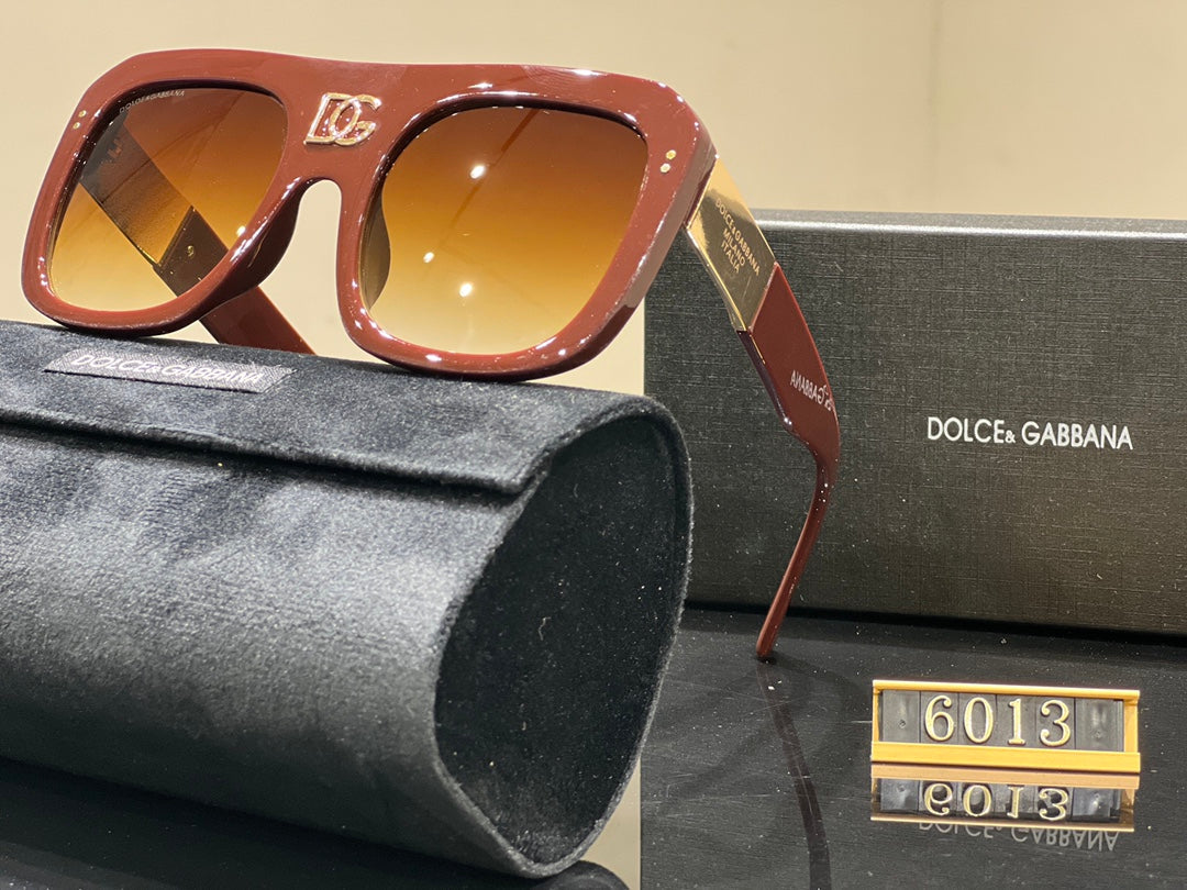 Dolce & Gabbana Oversized Square Polarized Sunglasses for Unisex – product image 3