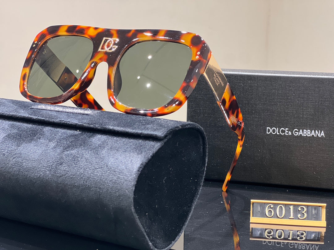 Dolce & Gabbana Oversized Square Polarized Sunglasses for Unisex – product image 4