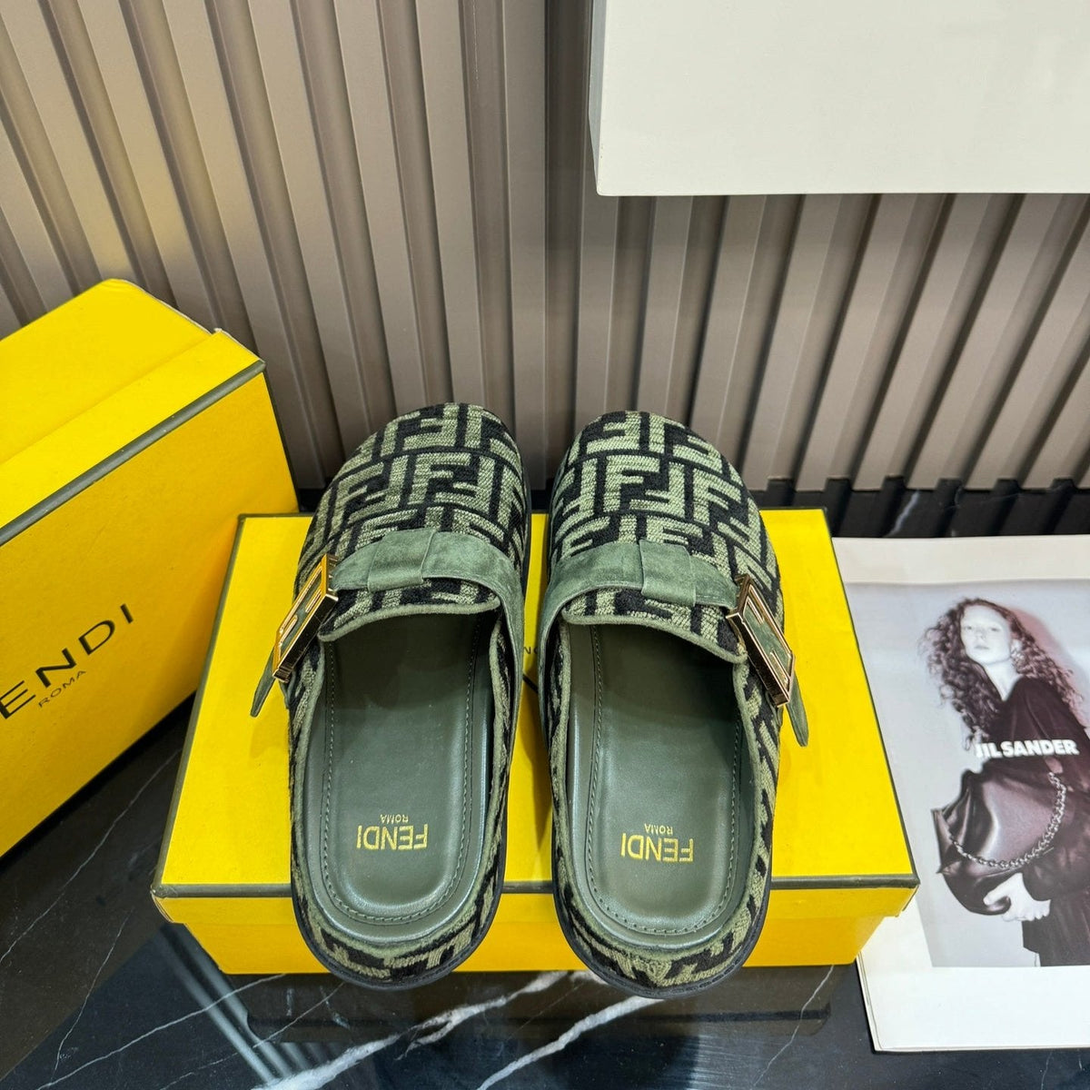 Fendi Autumn and Winter Retro Embossed Flat Slippers – slippers product image 10