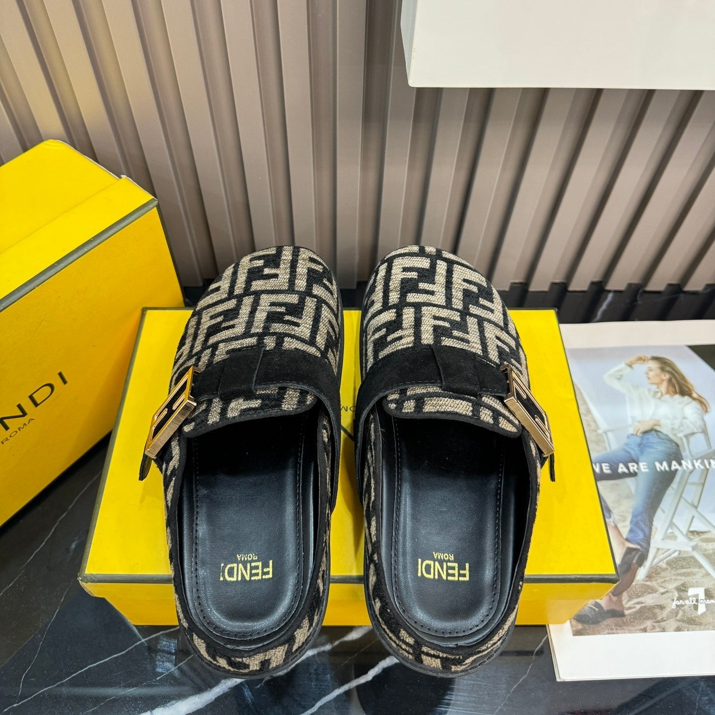 Fendi Autumn and Winter Retro Embossed Flat Slippers – slippers product image 12