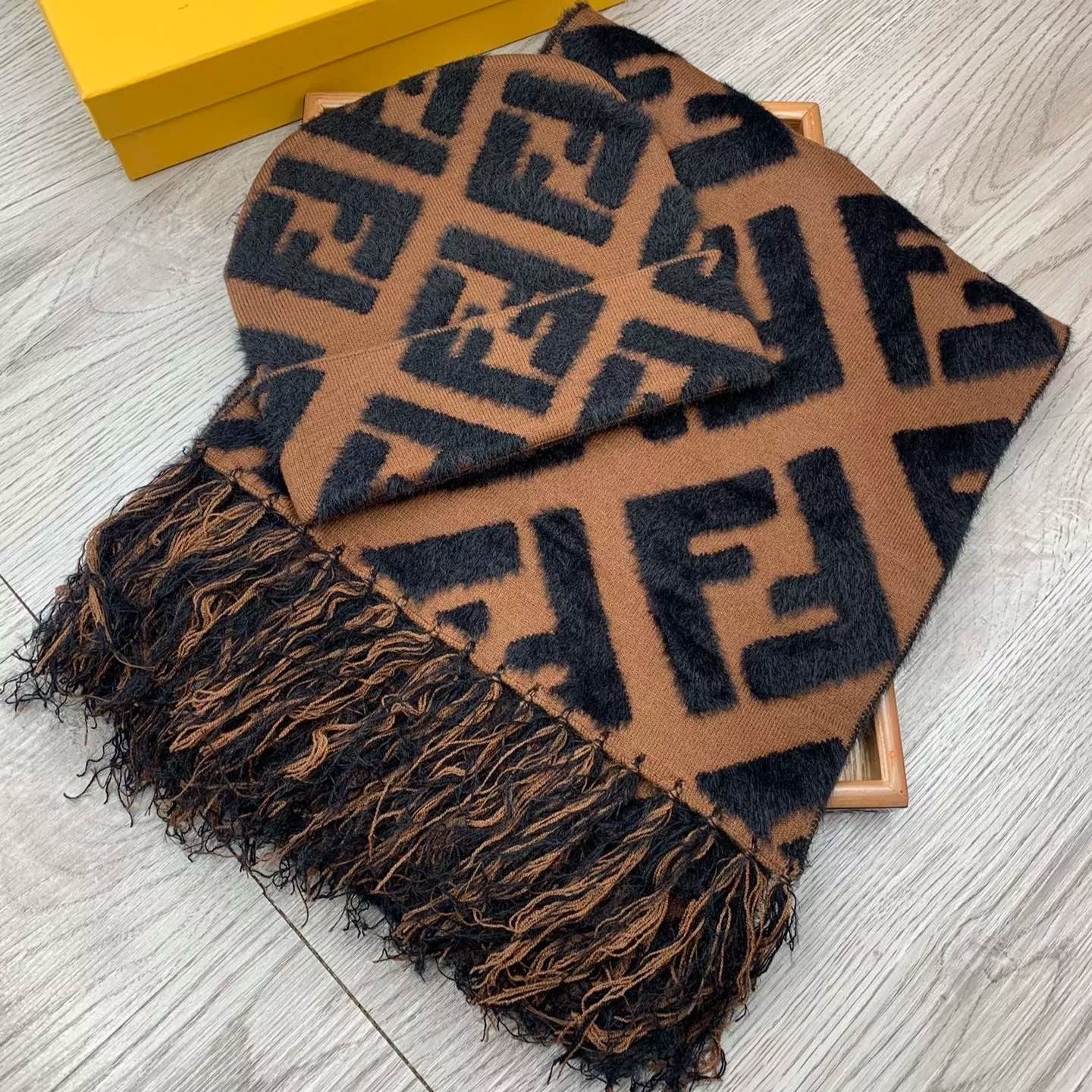 Fendi FF Monogram Cashmere Scarf Hat Set for Women – product image 4