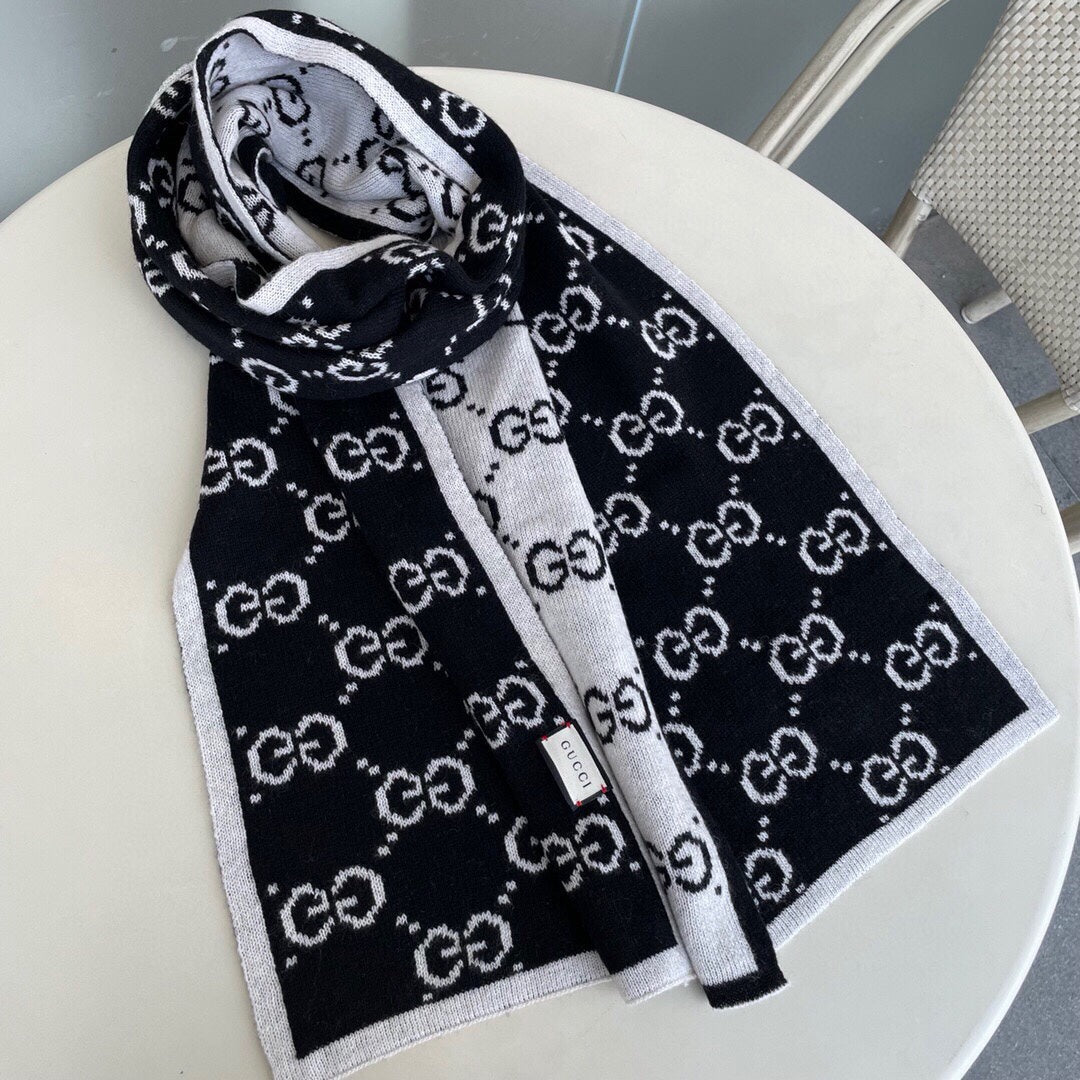 Gucci Cashmere Classic Reversible Jacquard Knit Scarf for Women – product image 2