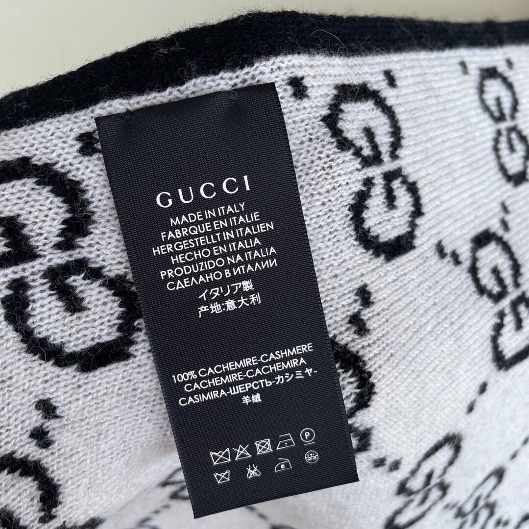 Gucci Cashmere Classic Reversible Jacquard Knit Scarf for Women – product image 9