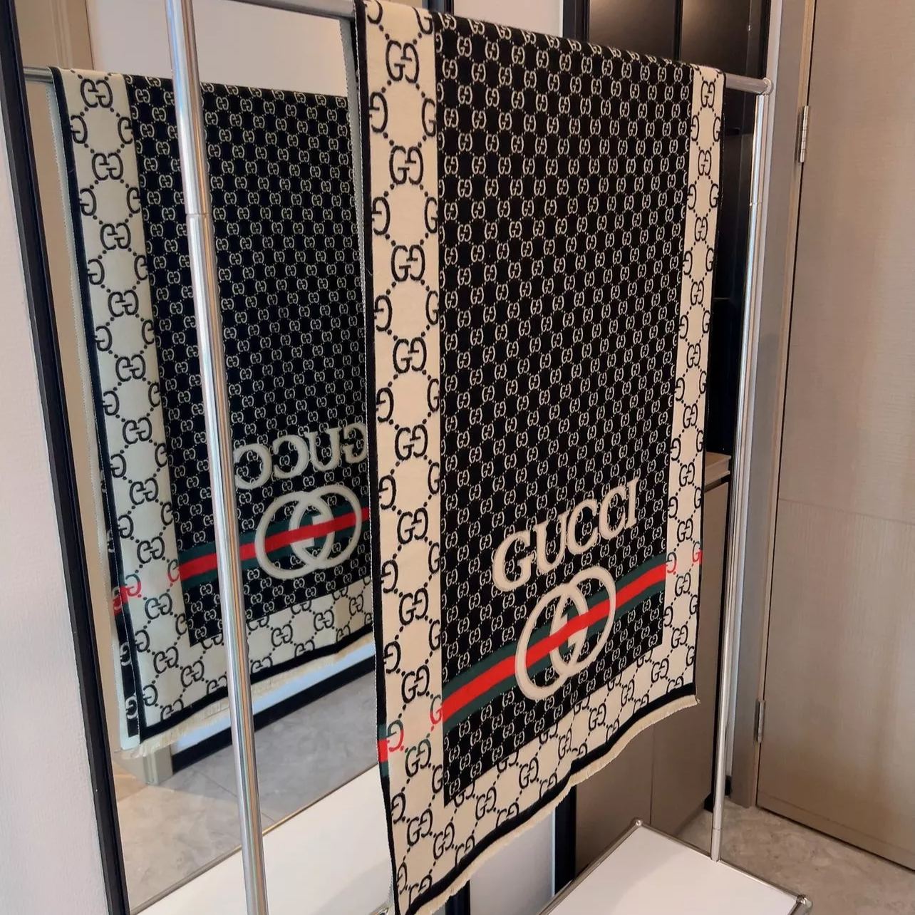 Gucci Color Block Logo Jacquard Cashmere Scarf for Women – product image 10