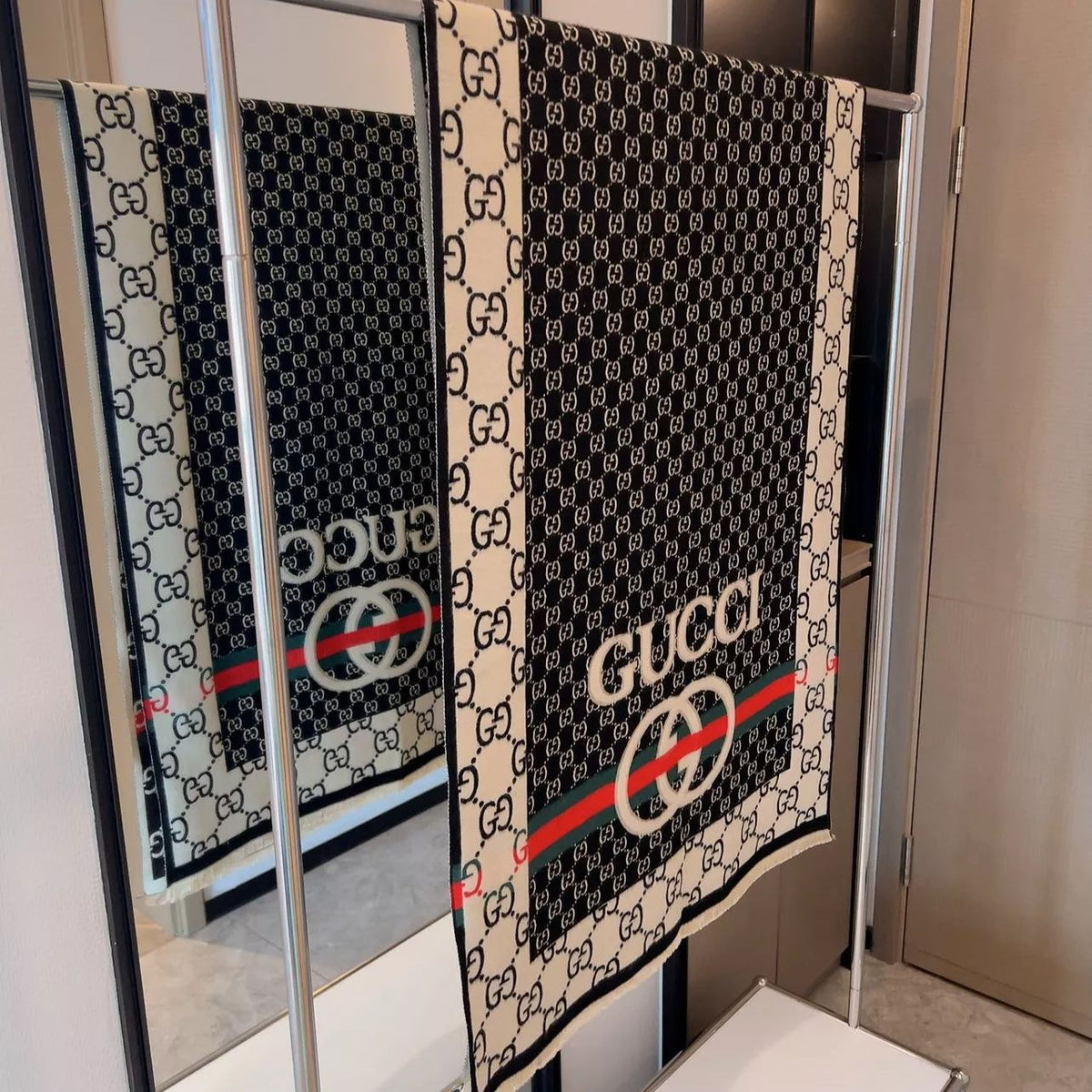 Gucci Color Block Logo Jacquard Cashmere Scarf for Women – product image 3