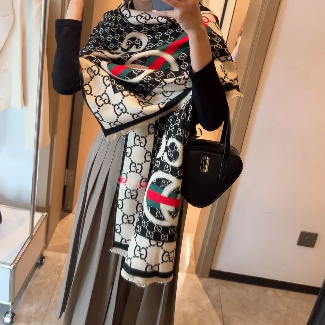 Gucci Color Block Logo Jacquard Cashmere Scarf for Women – product image 30