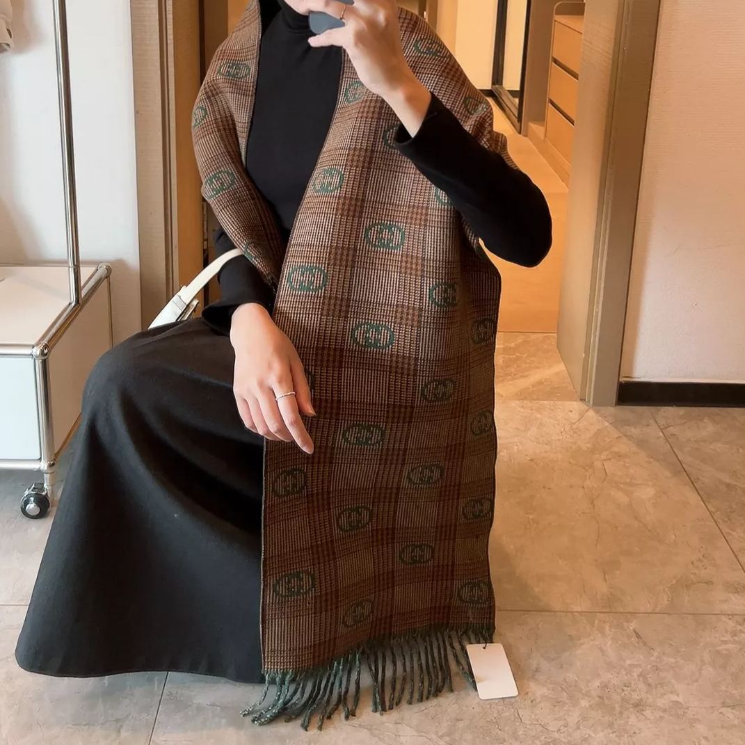 Gucci Double-sided Cashmere Fringed Scarf for Women – product image 4