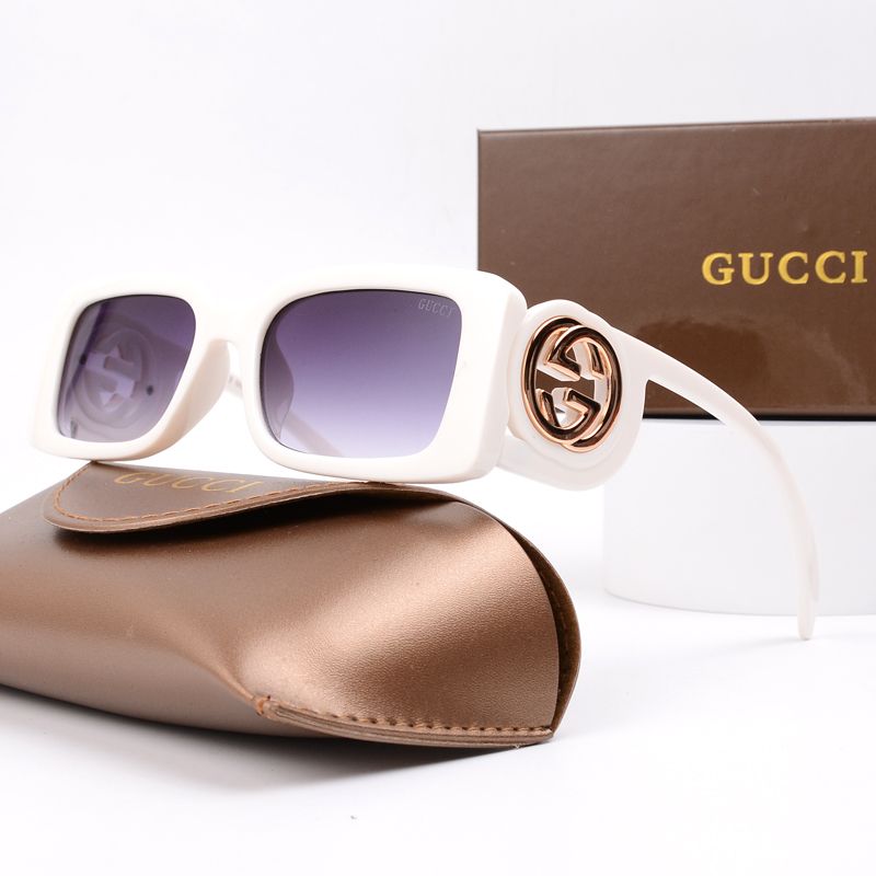 Gucci GG Medallion Oversized Square Polarized Sunglasses for Unisex – product image 2