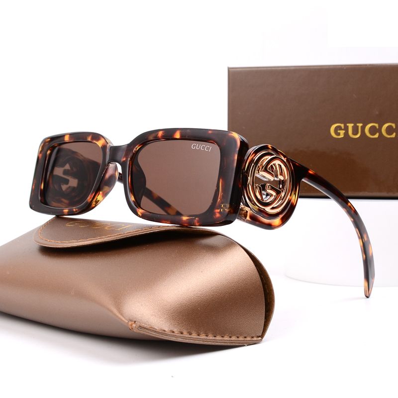 Gucci GG Medallion Oversized Square Polarized Sunglasses for Unisex – product image 3