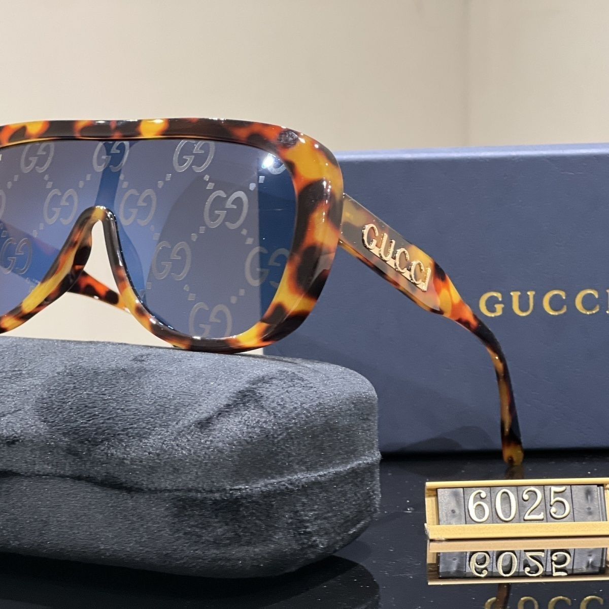 Gucci GG Oversized One-Piece Shield Polarized Sunglasses for Unisex – product image 8