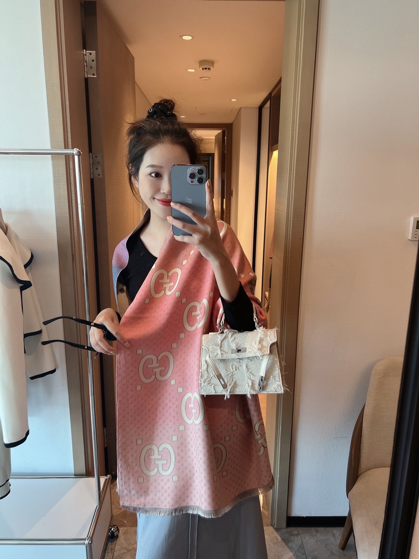 Gucci Individual Gradient Cashmere Scarf Shawl for Women – product image 12