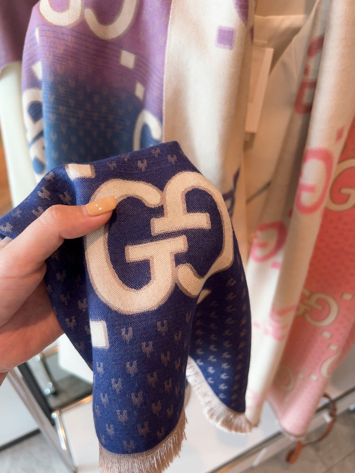 Gucci Individual Gradient Cashmere Scarf Shawl for Women – product image 13