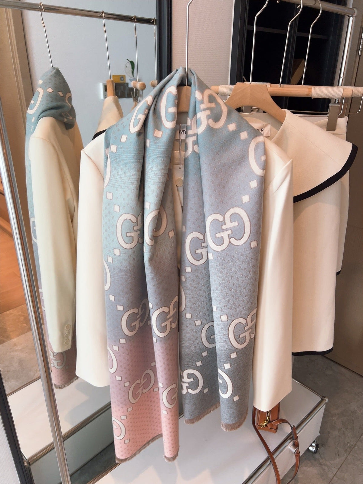 Gucci Individual Gradient Cashmere Scarf Shawl for Women – product image 6