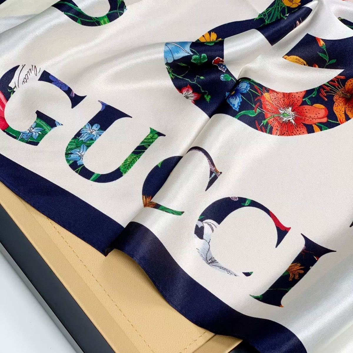 Gucci Mulberry Silk Floral Layered Logo Square Scarf for Women – product image 15