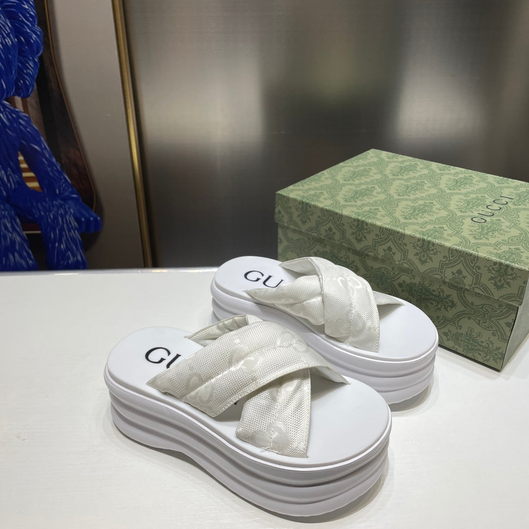 Gucci Platform Broadband Crossover Slipper Sandals – sandals product image 4