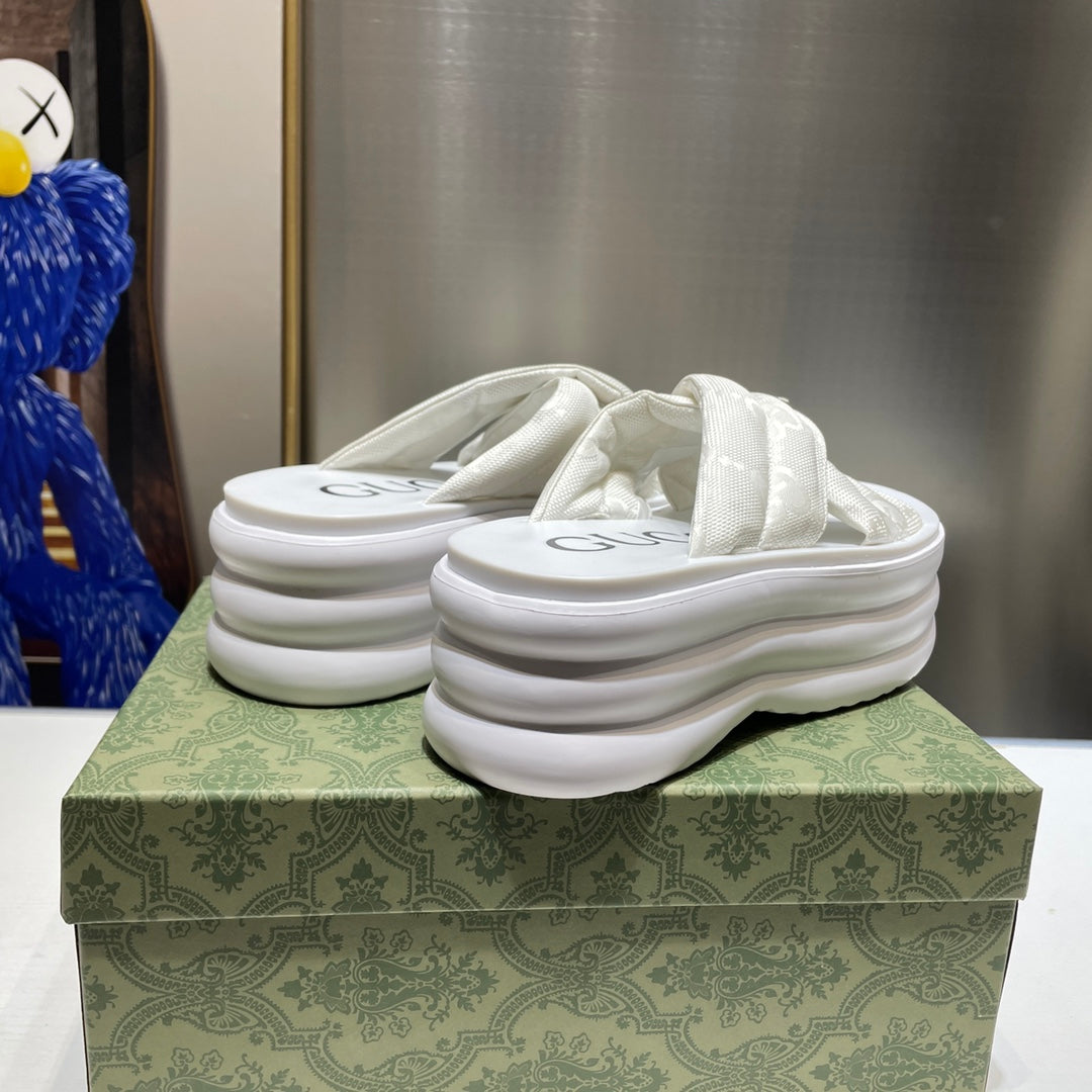 Gucci Platform Broadband Crossover Slipper Sandals – sandals product image 8
