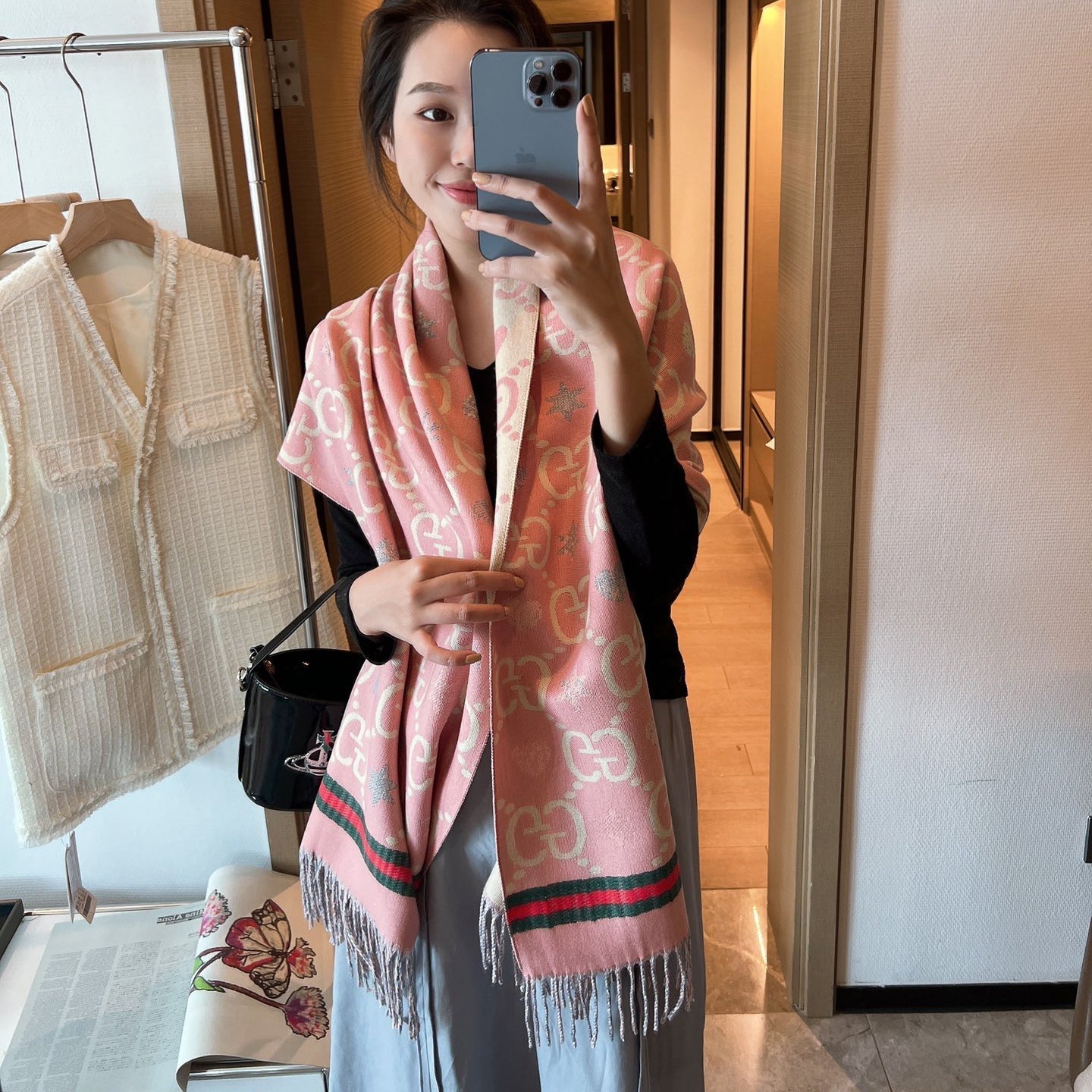 Gucci Reversible Cashmere Jacquard Fringe Scarf Shawl for Women – product image 24