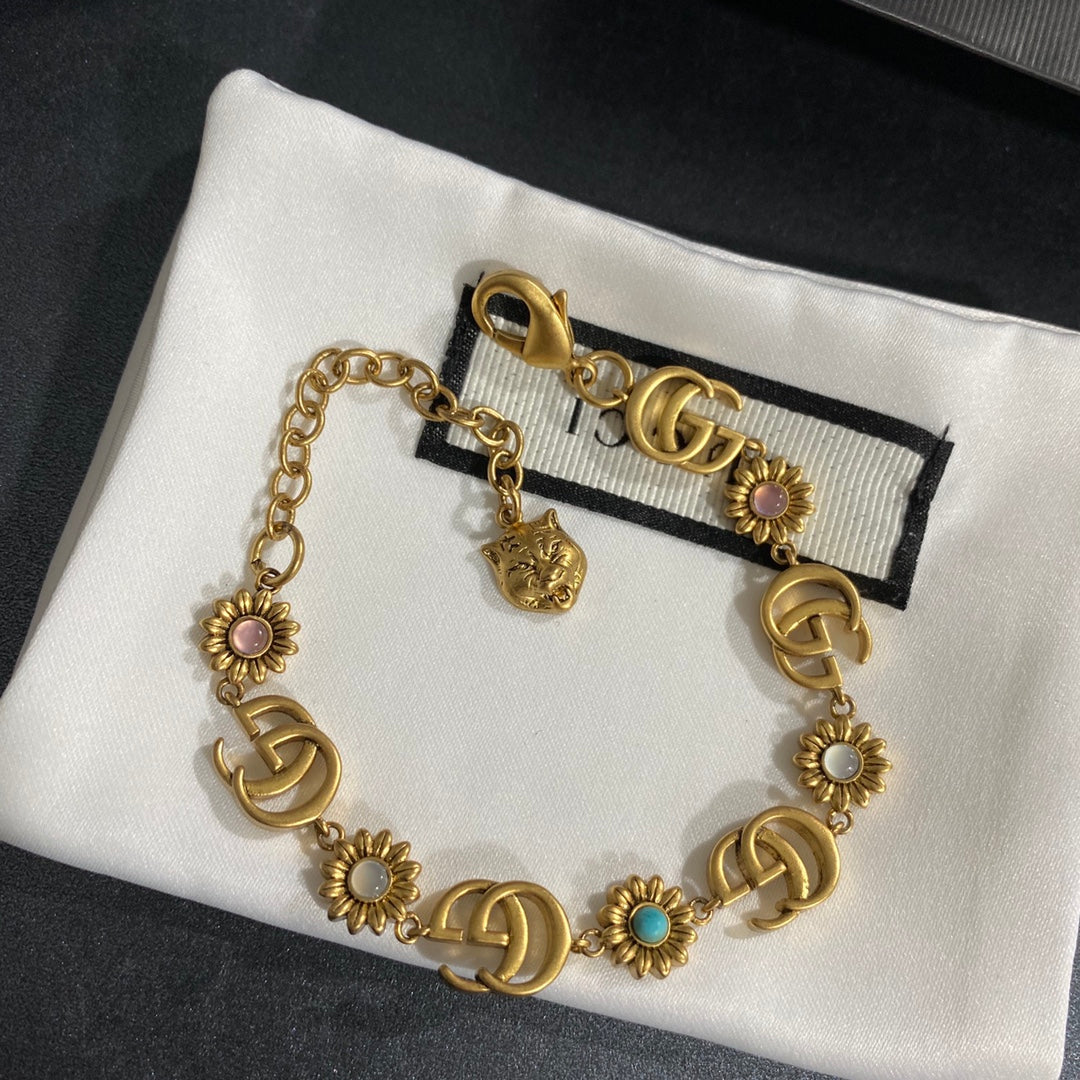 Gucci Tiger Head Daisy Bracelet – Luxury Jewelry – product image 1