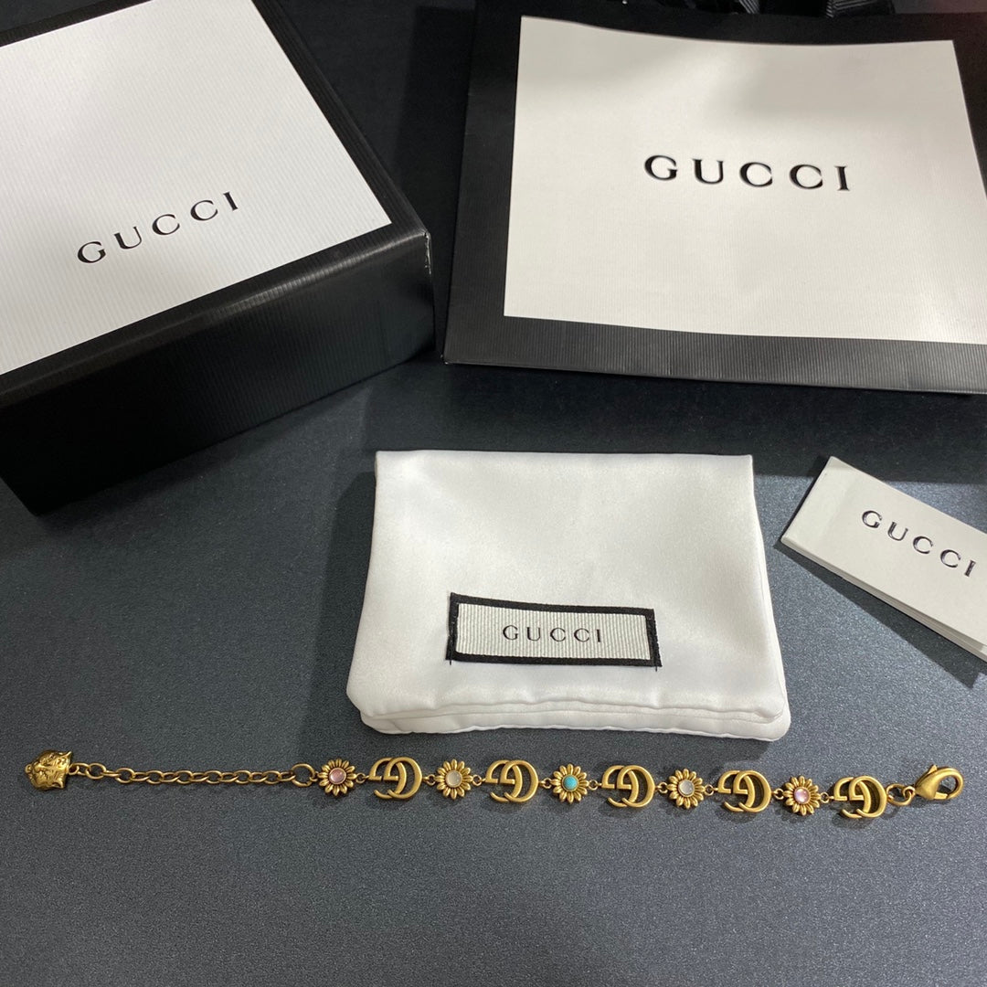 Gucci Tiger Head Daisy Bracelet – Luxury Jewelry – product image 2
