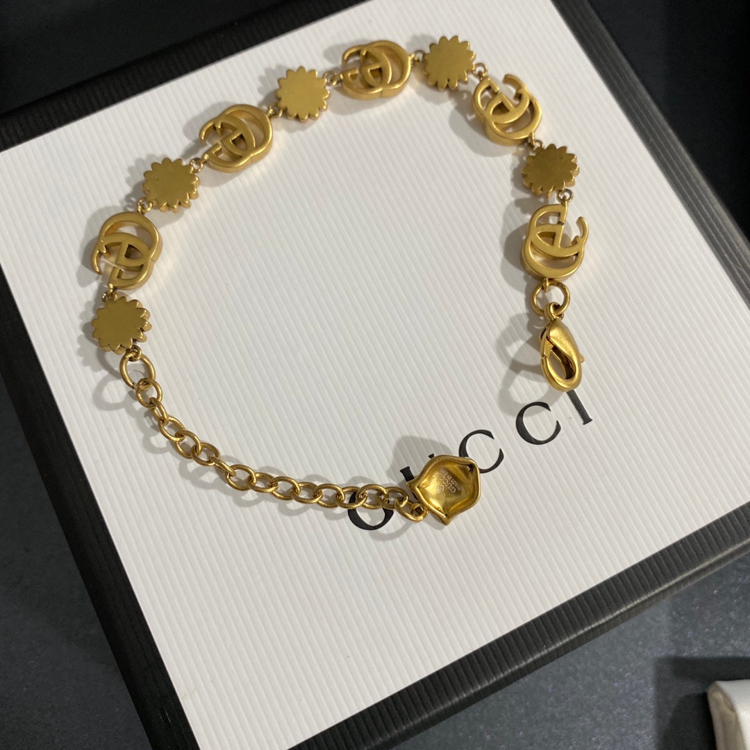 Gucci Tiger Head Daisy Bracelet – Luxury Jewelry – product image 3