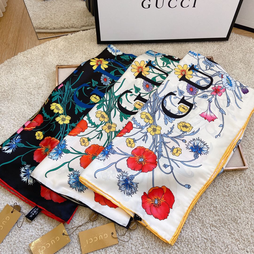 Gucci Twill Silk Collaboration Mickey Square Scarf for Women – product image 10