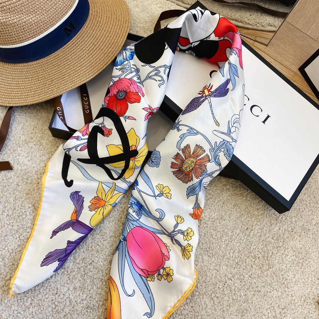 Gucci Twill Silk Collaboration Mickey Square Scarf for Women – product image 11