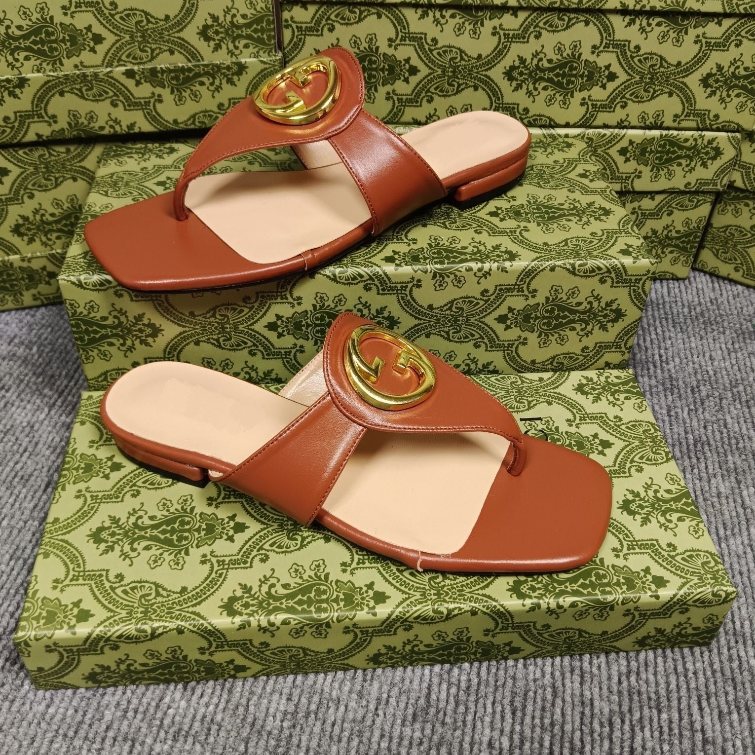 Gucci Women's Flip Flop Sandals – sandals product image 11