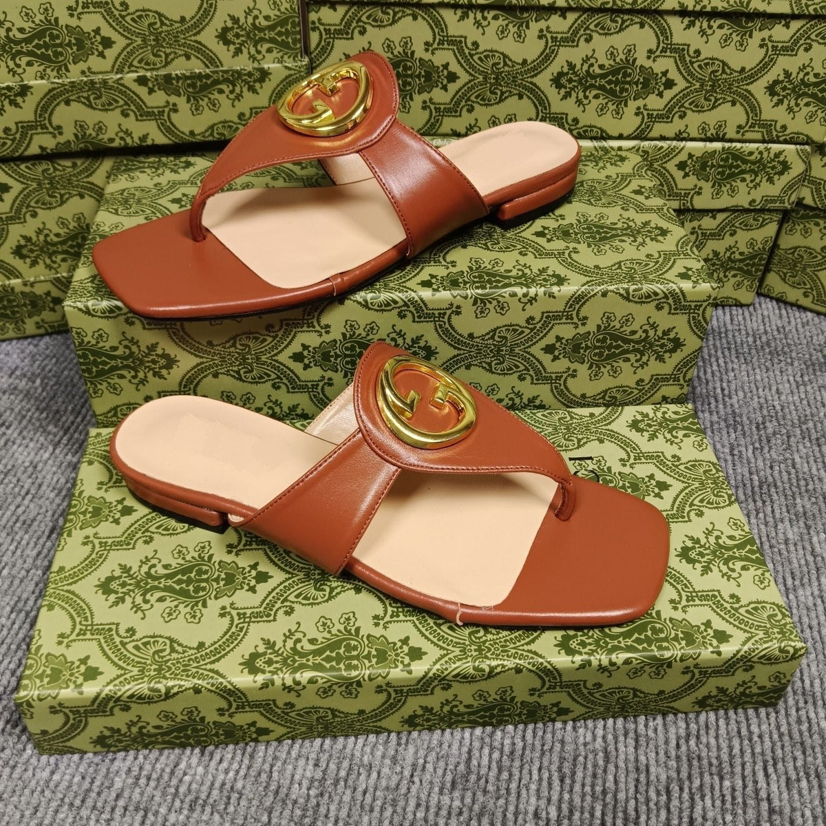 Gucci Women's Flip Flop Sandals – sandals product image 5